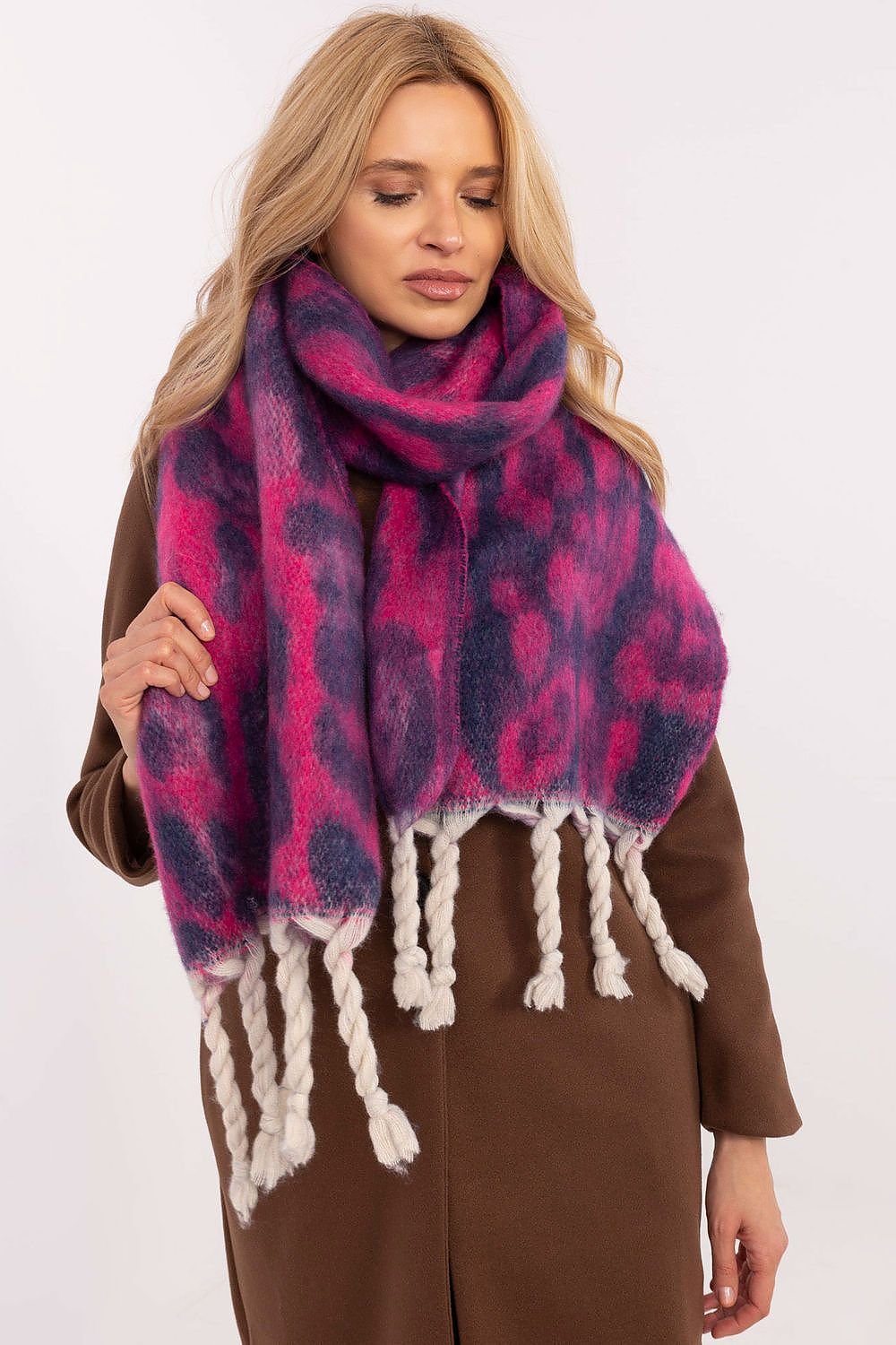 Shawl model 205964 AT