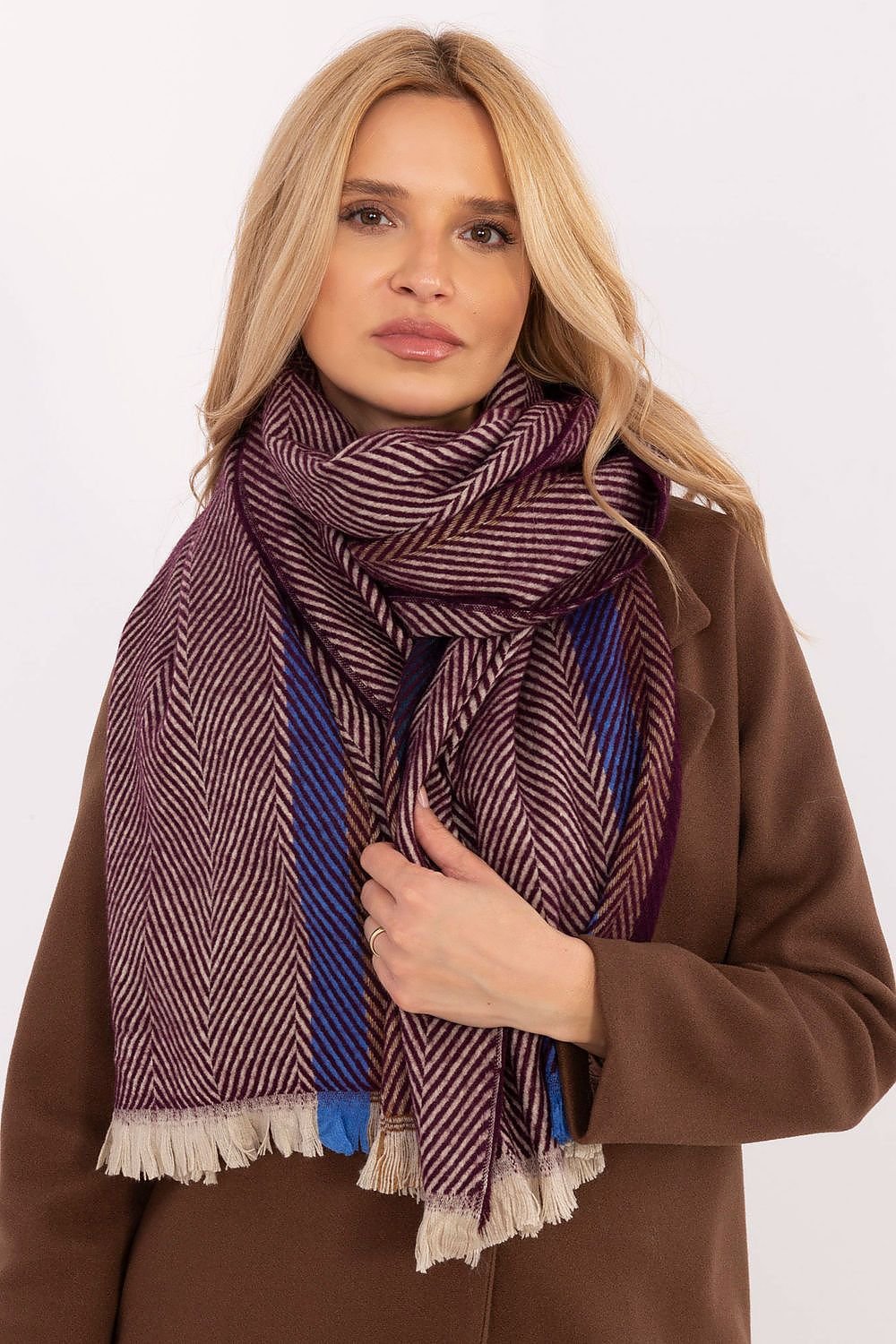 Shawl model 206037 AT