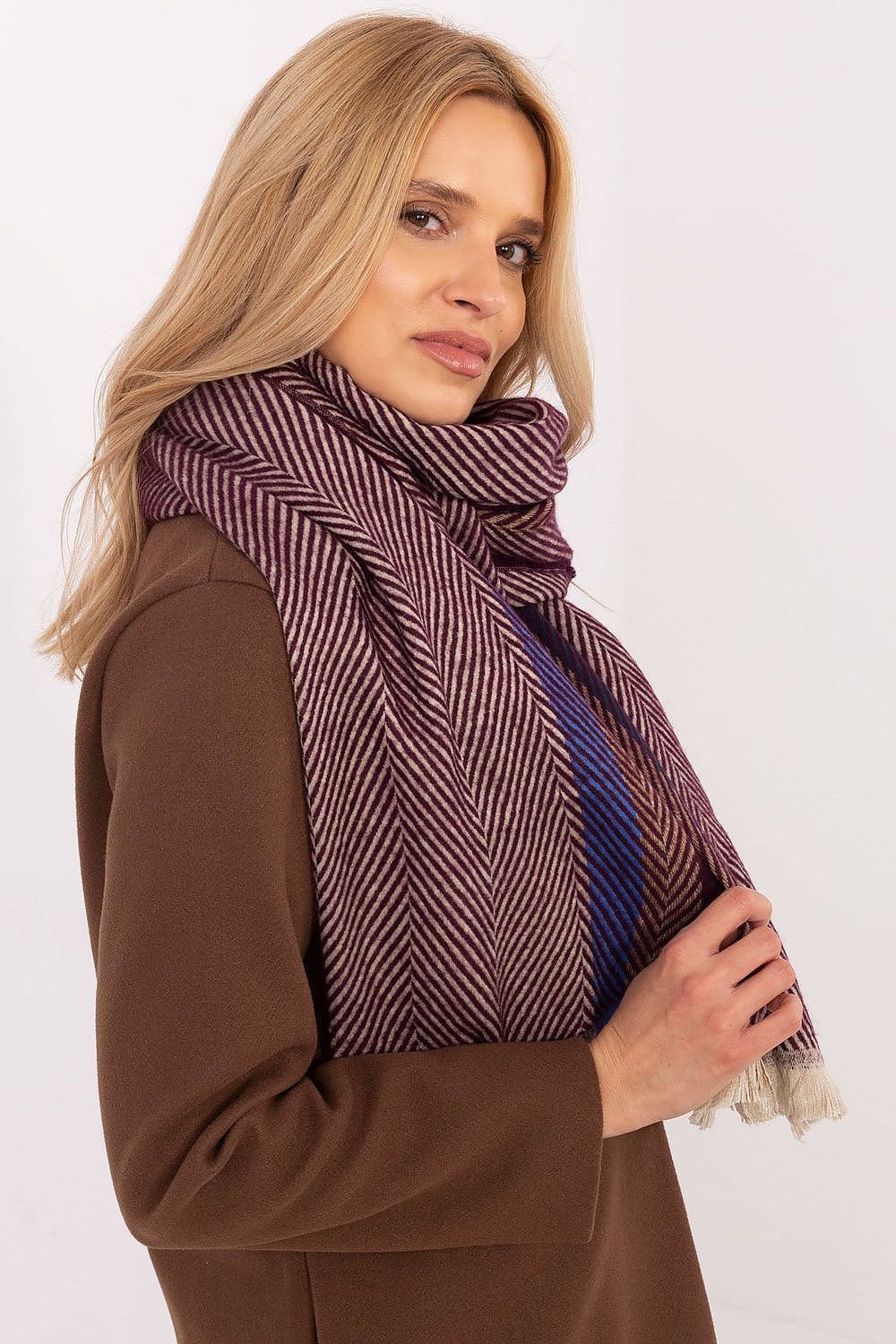 Shawl model 206037 AT