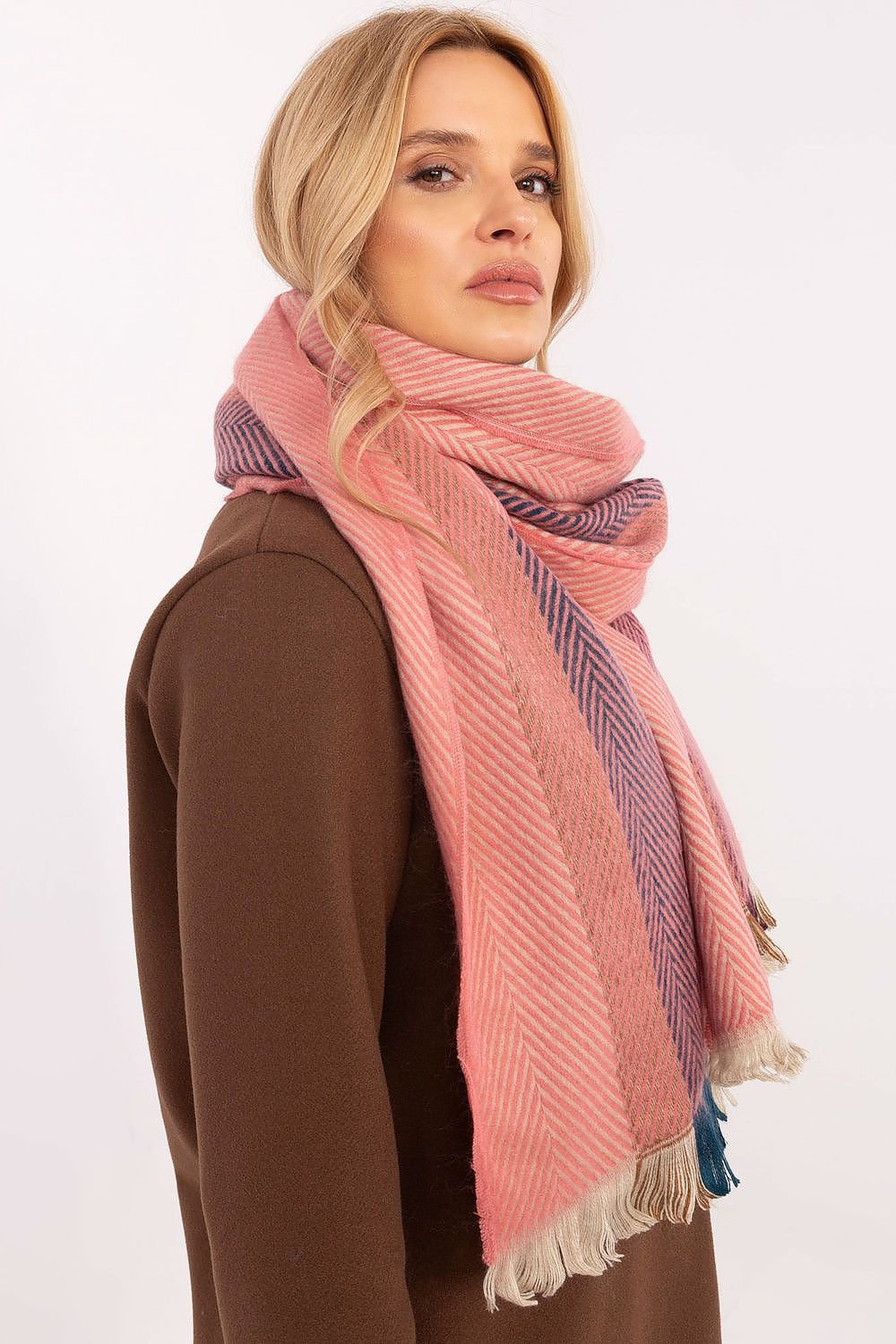 Shawl model 206039 AT